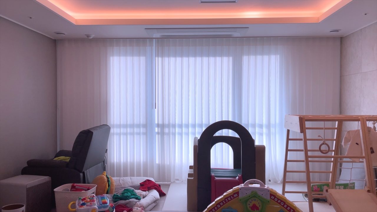 동탄 반정아이파크캐슬 5단지 유니슬렛 커튼 화이트 암막 커튼 향균 콤비 올리브골드 시공 사례 — 완전 사생활 보호