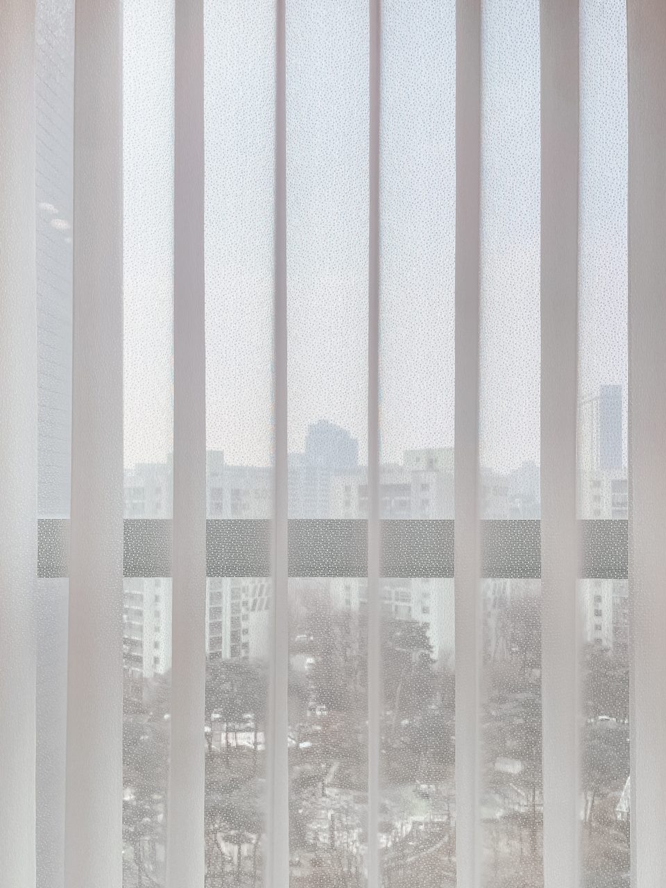 서초 반포 리체 유니슬렛 커튼, 암막, 허니콤, 알리미늄 블라인드, 차르르 시공사례 — (밝기 차이 때문)