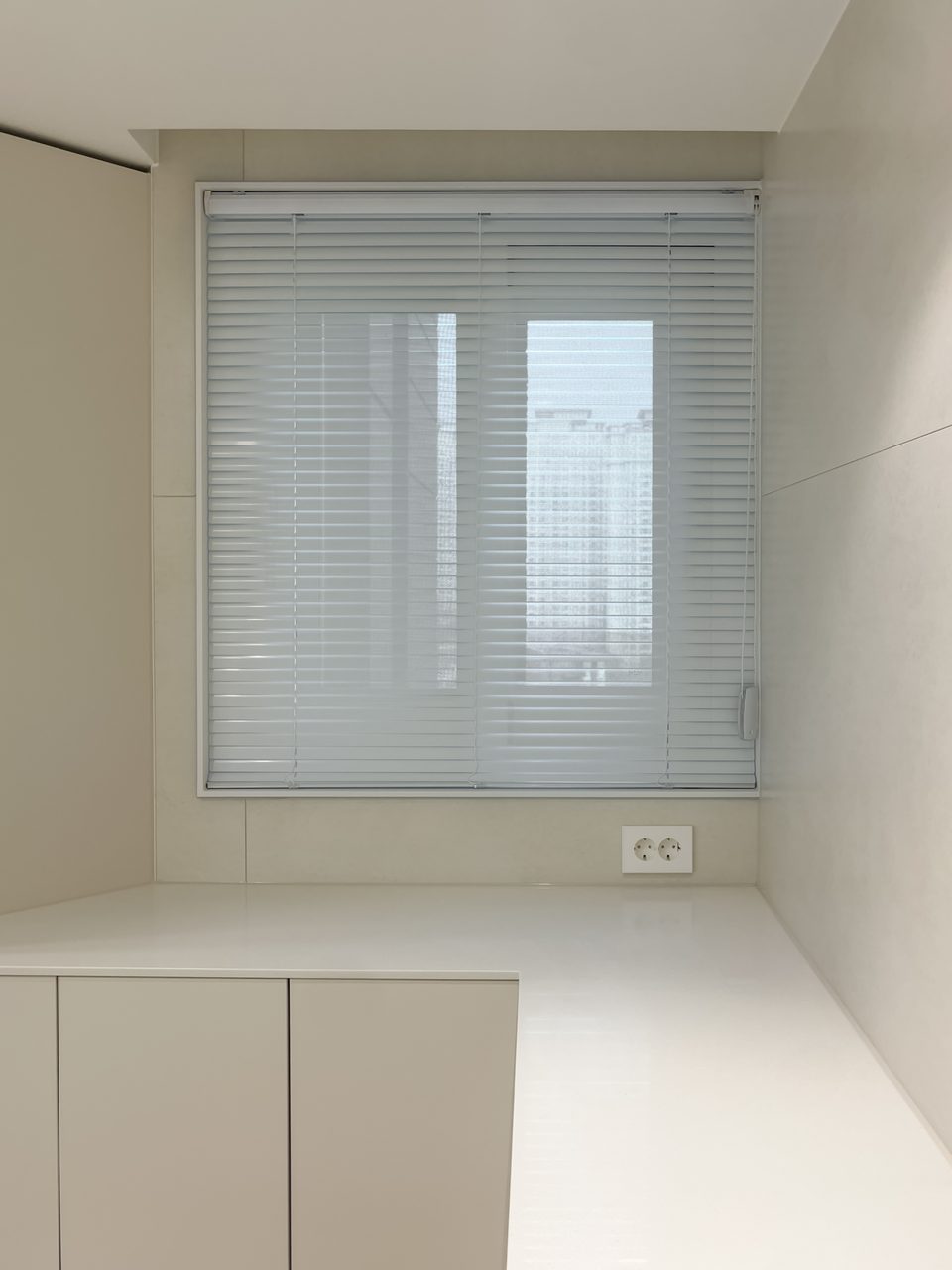 서초 반포 리체 유니슬렛 커튼, 암막, 허니콤, 알리미늄 블라인드, 차르르 시공사례 — 타공 알리미늄은 실제 시공 후 만족도가