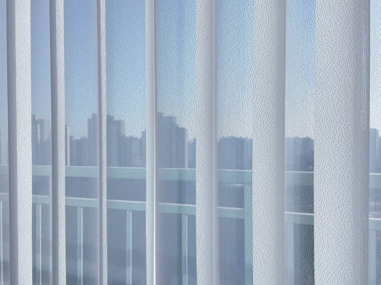 수원 권선구 극동스타클래스 유니슬렛 커튼 화이트 컬러 플레인 패턴 시공 사례 — 이런 건 다른 커튼이나 버티컬 블라인드가 절대로