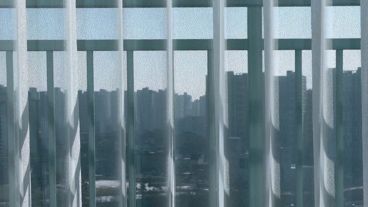 수원 권선구 극동스타클래스 유니슬렛 커튼 화이트 컬러 플레인 패턴 시공 사례 — 콤비 고급형인 바이오자스민 화이트로 진행