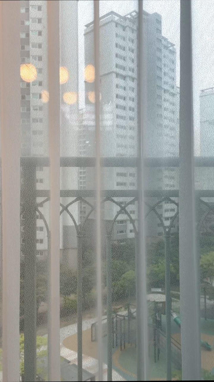 수원 매탄위브하늘채 유니슬랫 커튼 화이트 플레인 시공사례 유니슬렛 커튼 — 부드럽게 주름이 잡힌 모습을