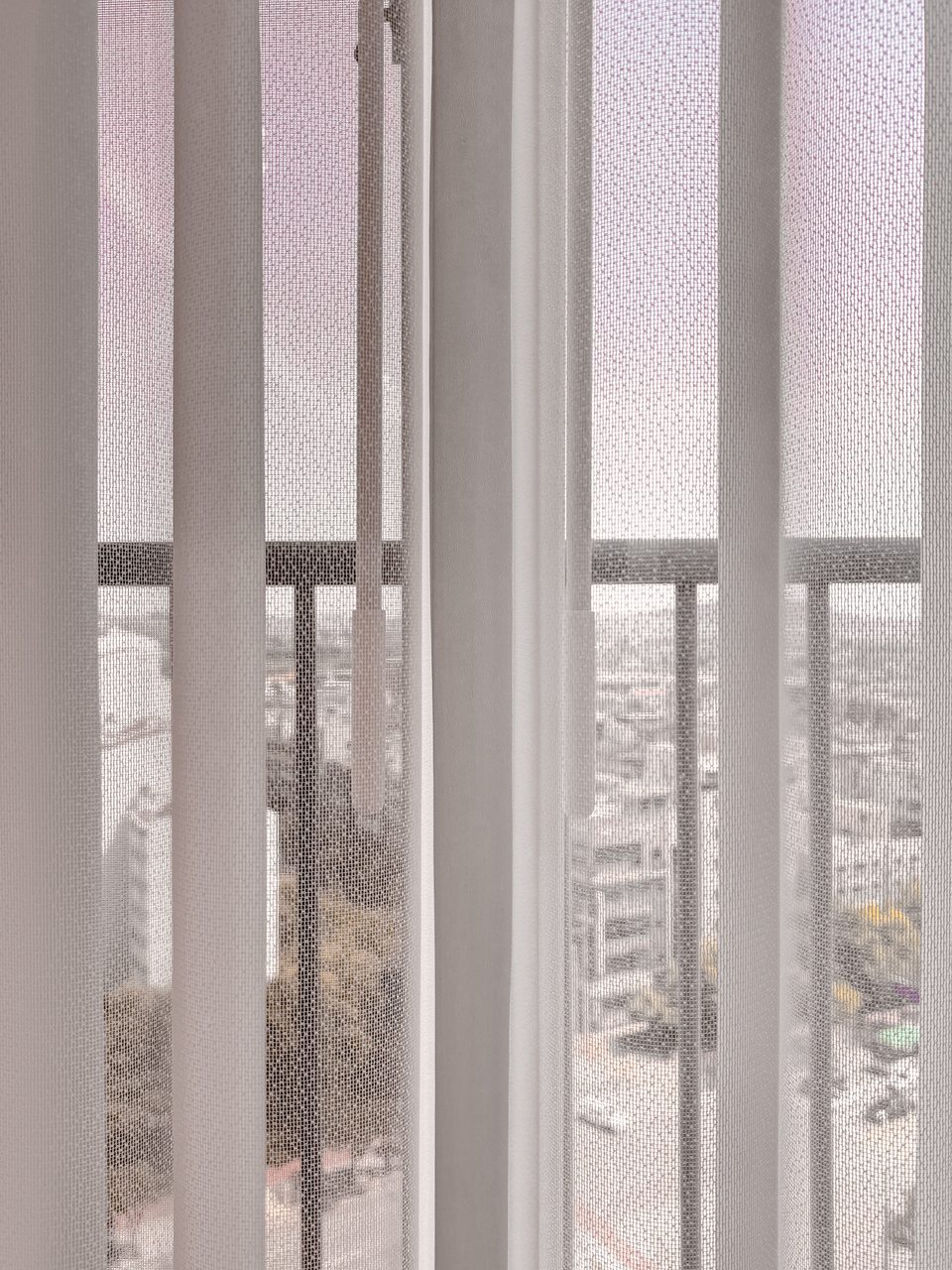 수원 아이파크시티 유니슬렛 커튼 화이트 시공사례 — 25cm — 전동도 간섭 없이