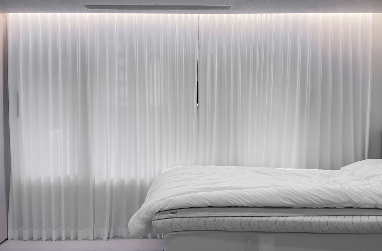 일산 백마마을 삼성아파트 유니슬렛 커튼, 암막, 차르르 시공 사례 — 침실의 경우, 차르르 커튼으로 시공