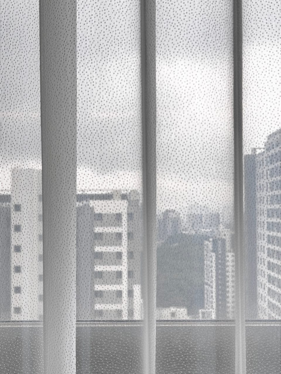 과천 위버필드 40평대 유니슬렛 커튼 화이트 플레인 시공 사례 — 풀 채광 / 각도 조절 / 사생활 보호