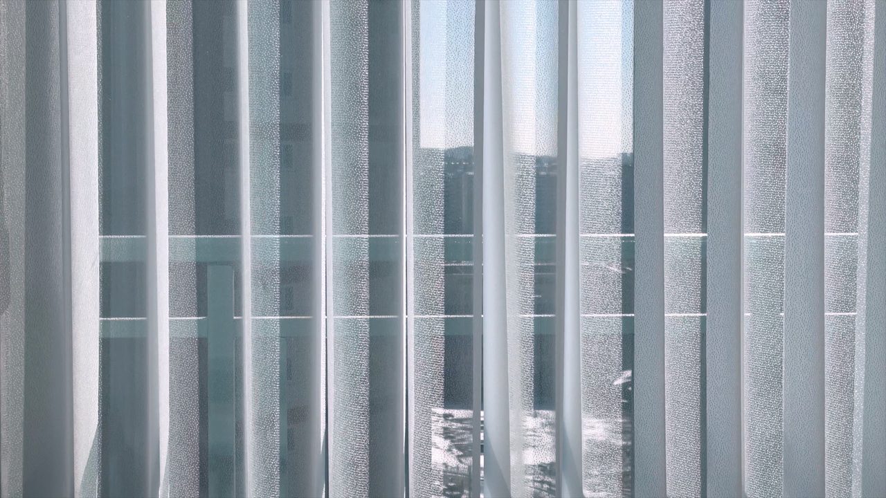 동탄 반정아이파크캐슬 5단지 유니슬렛 커튼 화이트 암막 커튼 향균 콤비 올리브골드 시공 사례 — 올리브골드 컬러로 시공