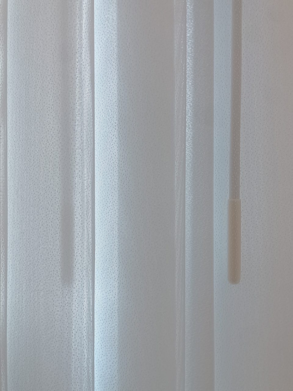 서초 반포 리체 유니슬렛 커튼, 암막, 허니콤, 알리미늄 블라인드, 차르르 시공사례 — 아래 사진은 45도로 각도를 조절했을 때