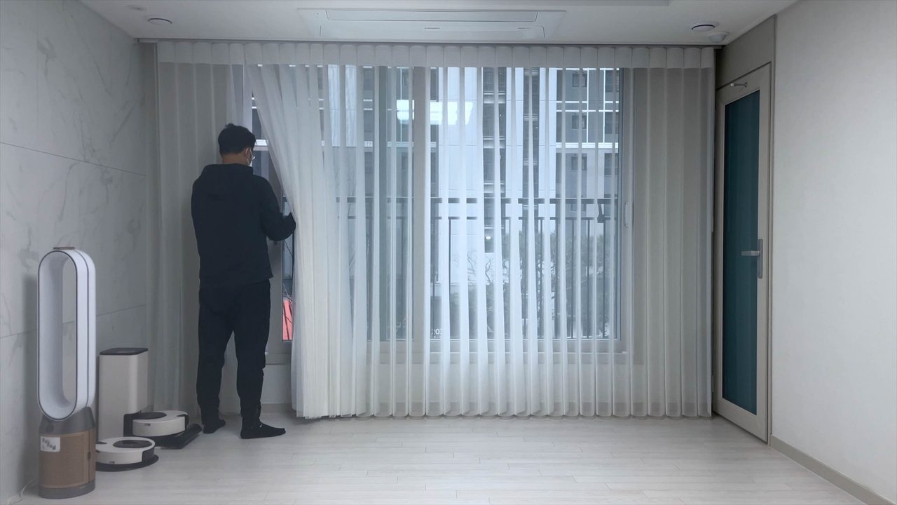 성남 중원구 신흥역 하늘채랜더스원 유니슬렛 커튼 시공 사례 — 커튼을 걷지 않고