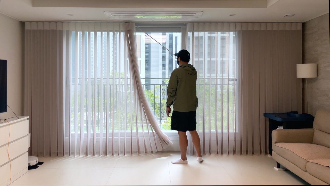 영종도 이편한세상 센텀베뉴 커튼 유니슬랫 코튼우드 컬러 플레인 패턴 시공사례 유니슬렛 커튼 — 외부에서 내부를 볼 수 없을 뿐 아니라